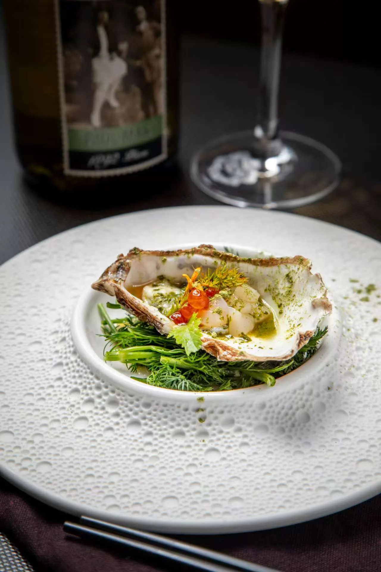 Coquillage dressé sur une assiette japonaise